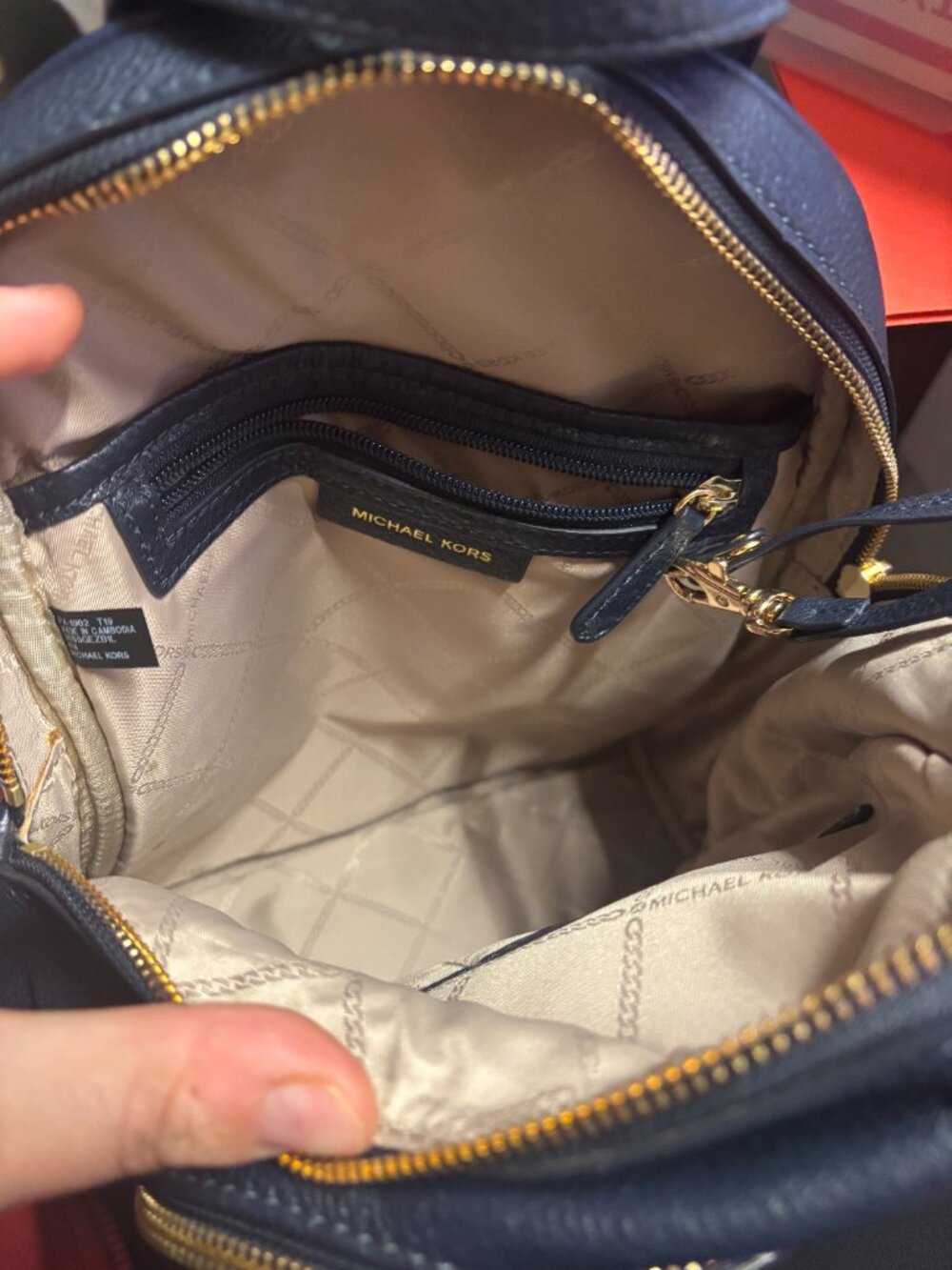 Authentic Michael kors leather backpack purse - Picture 6 of 8